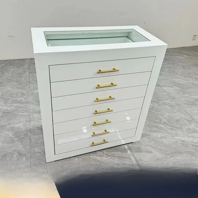 Storage - خزانة تخزين لعرض المجوهرات في غرفة
