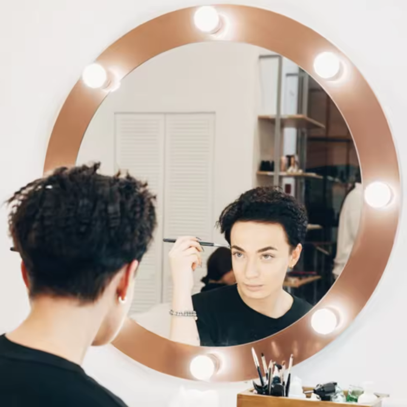 مصباح LED هوليوود USB لطاولة ا - مراجعة Dressing Table Vanity With Lighted Mirror وسعره